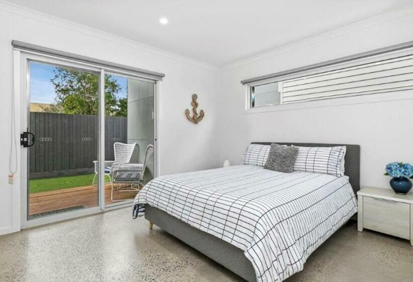 Casa Emec  Pets Welcome Luxury, Aircon, Walk To The Shops And Beach! Outdoor Shower And Garage Parki