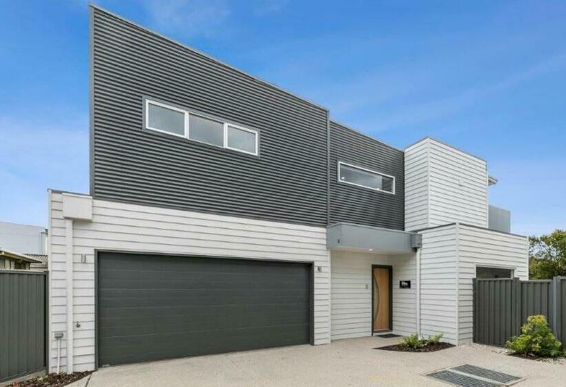 Casa Emec  Pets Welcome Luxury, Aircon, Walk To The Shops And Beach! Outdoor Shower And Garage Parki