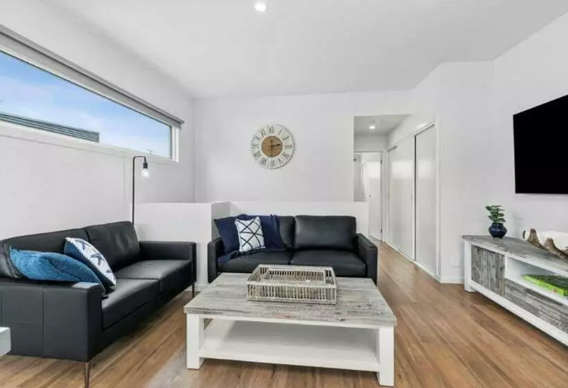 Casa Emec  Pets Welcome Luxury, Aircon, Walk To The Shops And Beach! Outdoor Shower And Garage Parki