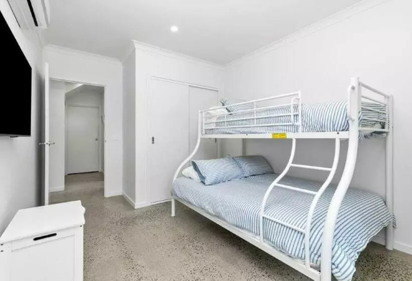 Casa Emec  Pets Welcome Luxury, Aircon, Walk To The Shops And Beach! Outdoor Shower And Garage Parki