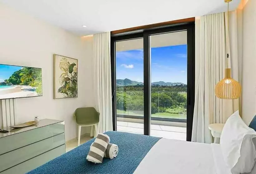 Fourteen At Mullet Bay