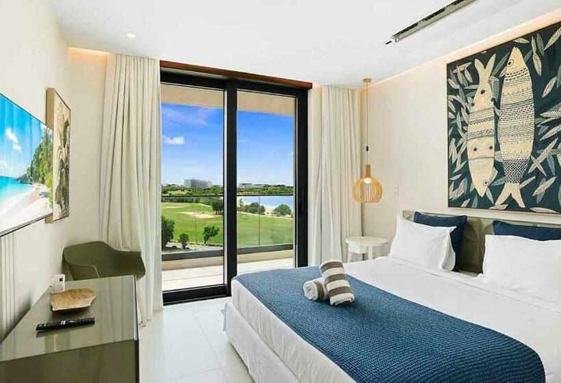 Fourteen At Mullet Bay