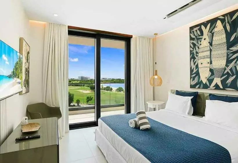 Fourteen At Mullet Bay