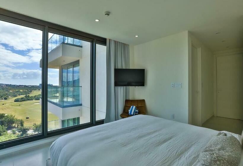 Fourteen At Mullet Bay