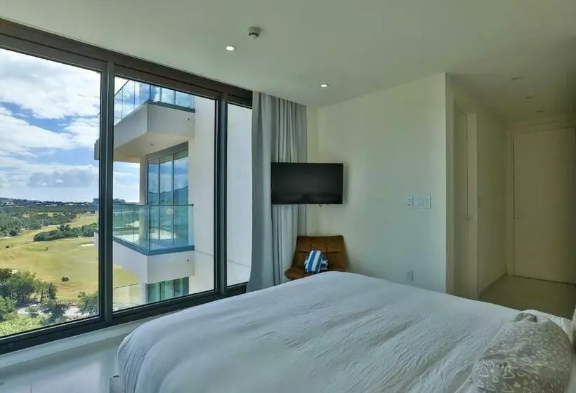 Fourteen At Mullet Bay