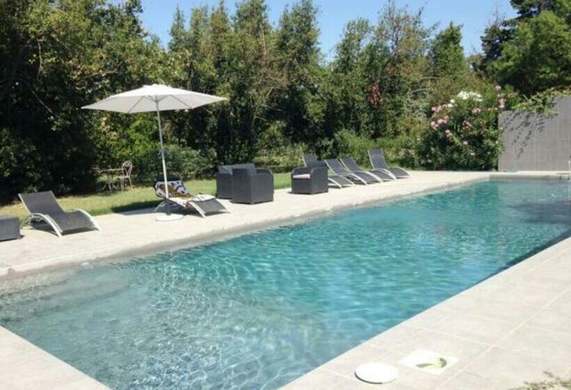 La Commanderie   18 Pers. Piscine Privée Chauffée