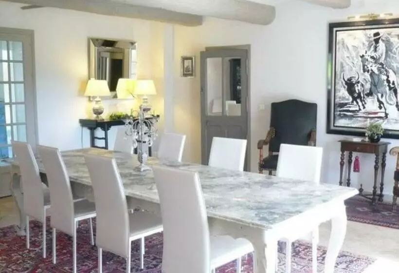 La Commanderie   18 Pers. Piscine Privée Chauffée