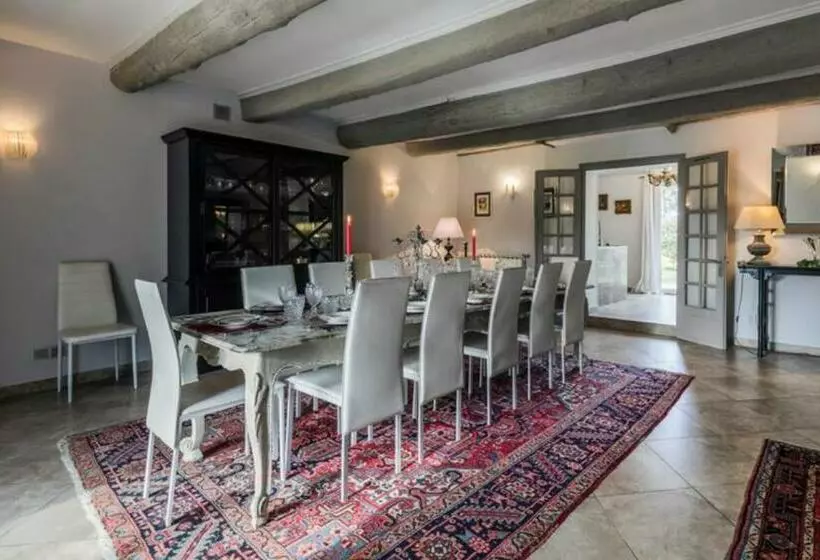 La Commanderie   18 Pers. Piscine Privée Chauffée