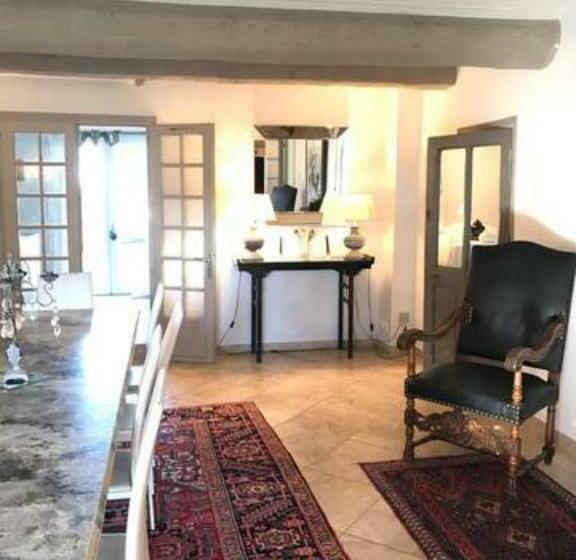 La Commanderie   18 Pers. Piscine Privée Chauffée