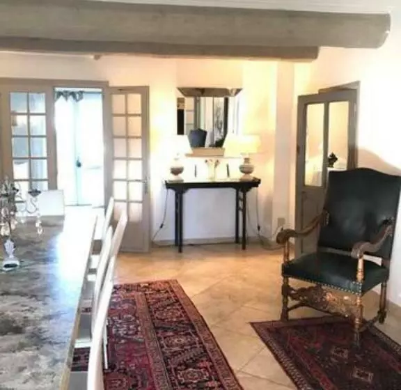 La Commanderie   18 Pers. Piscine Privée Chauffée