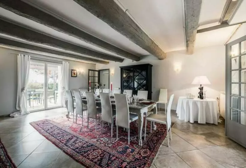 La Commanderie   18 Pers. Piscine Privée Chauffée