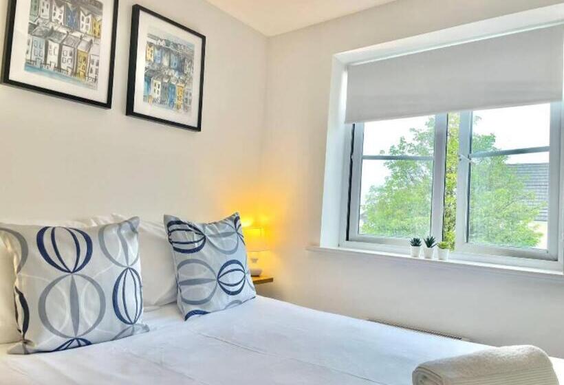 Lovely 2 Bedroom Bristol Apartment. Free Parking