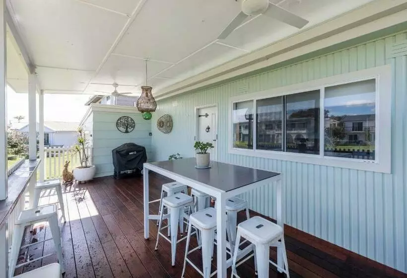 At The Beach Brooms Head Ljhooker Yamba