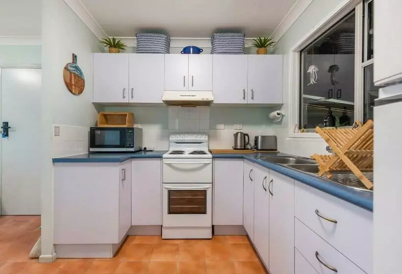 At The Beach Brooms Head Ljhooker Yamba