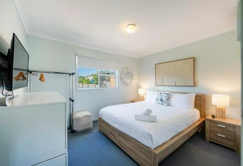 At The Beach Brooms Head Ljhooker Yamba