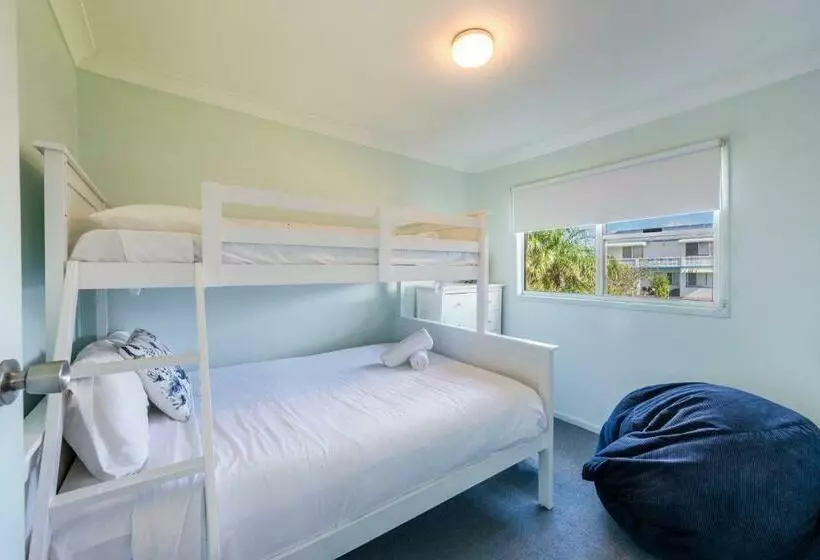 At The Beach Brooms Head Ljhooker Yamba