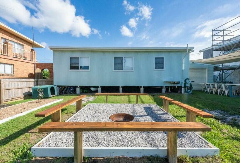 At The Beach Brooms Head Ljhooker Yamba