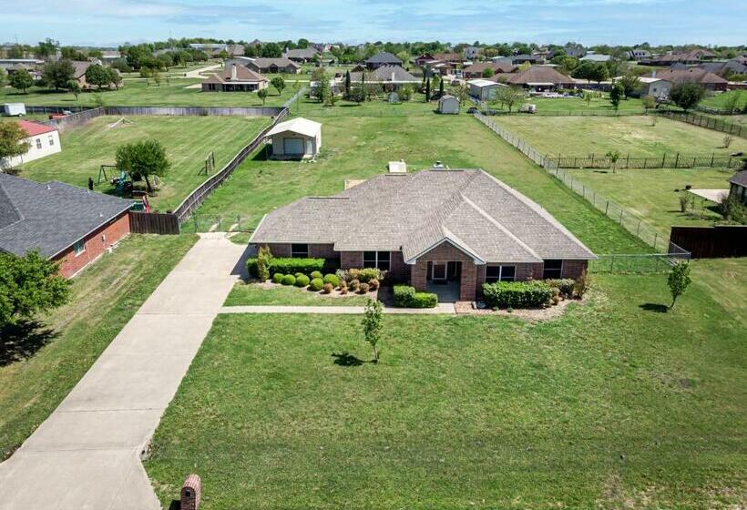 Perfect Stay In Ranch Like House W Huge Backyard!