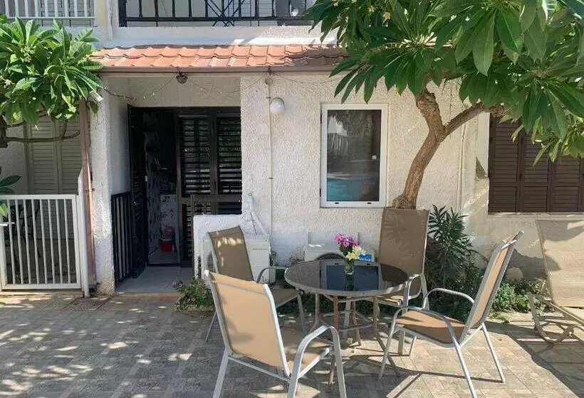 Theodoros Apt.22