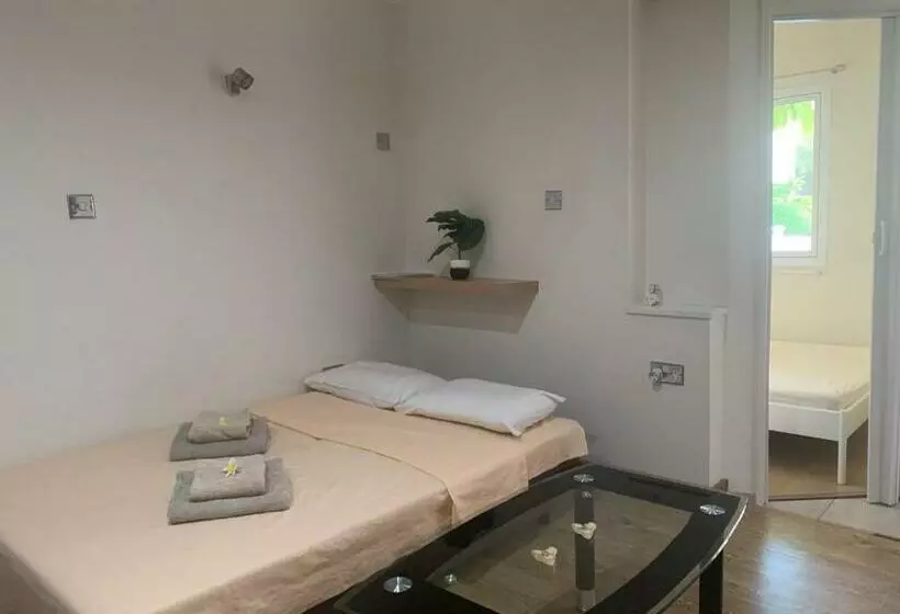 Theodoros Apt.22