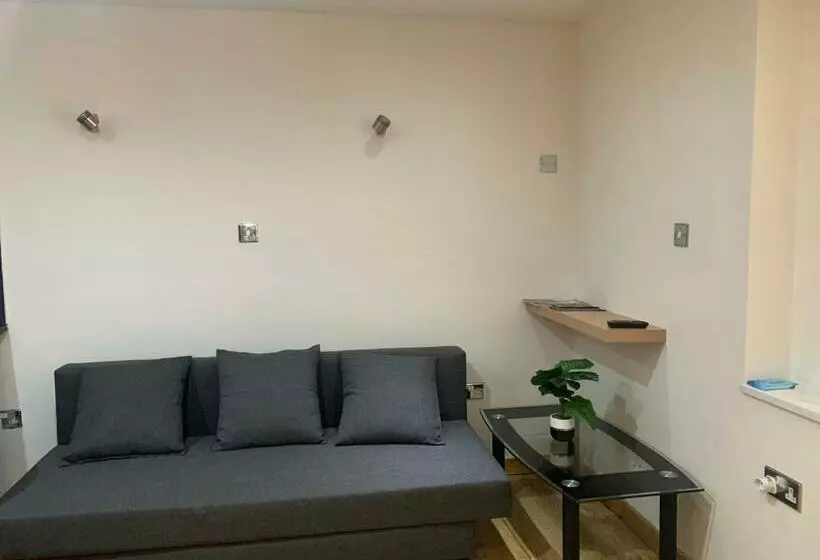 Theodoros Apt.22