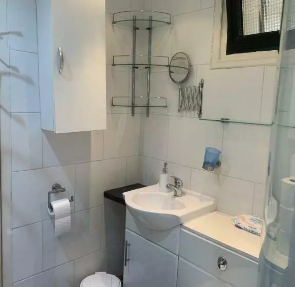 Theodoros Apt.22