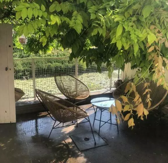Maison Des Glycines Au Bord Du Doubs