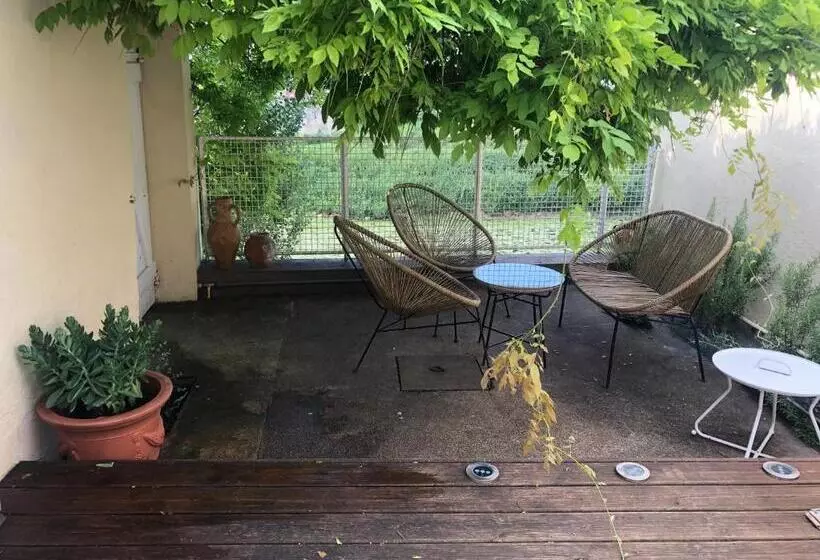 Maison Des Glycines Au Bord Du Doubs