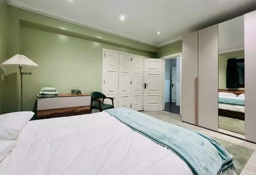 Apartamento Adosado Con Terraza En Playa América, Nigrán