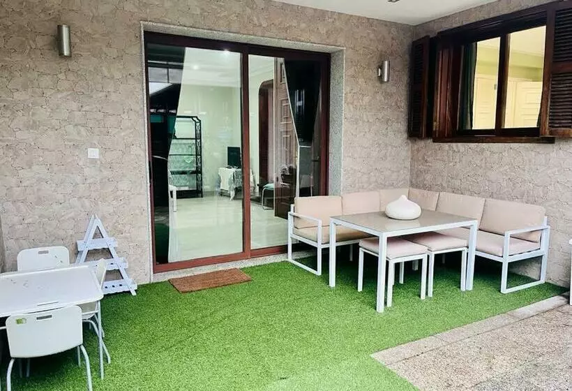 Apartamento Adosado Con Terraza En Playa América, Nigrán