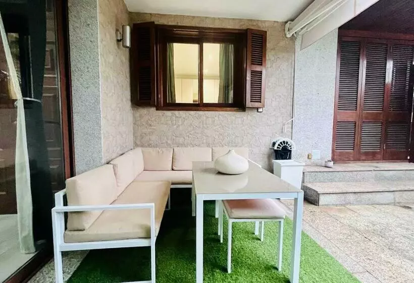 Apartamento Adosado Con Terraza En Playa América, Nigrán