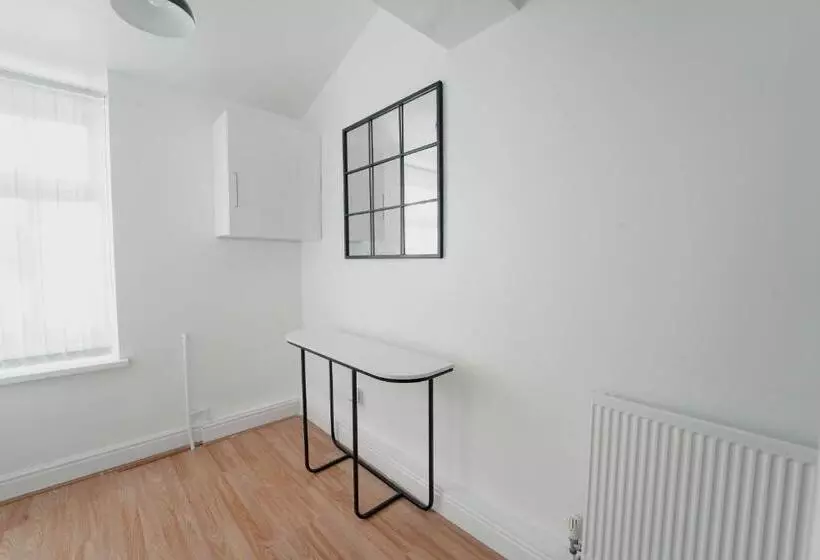 Cheerful Home Close To The City And Peak District