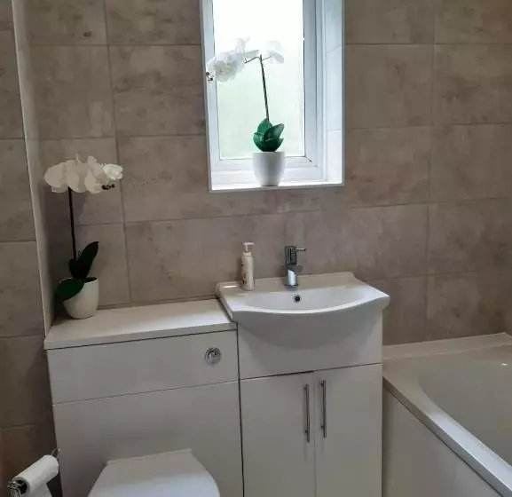 Cheerful Home Close To The City And Peak District