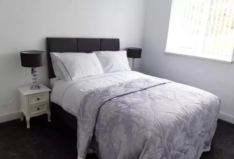 Cheerful Home Close To The City And Peak District