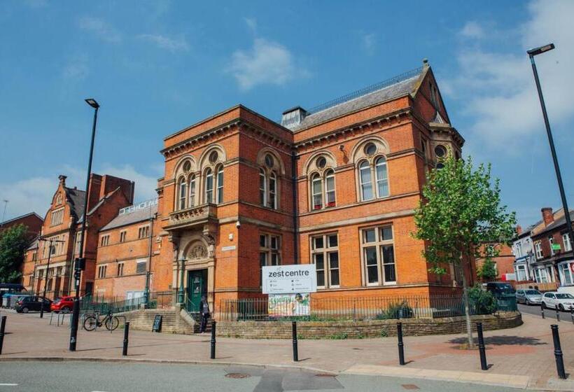 Cheerful Home Close To The City And Peak District