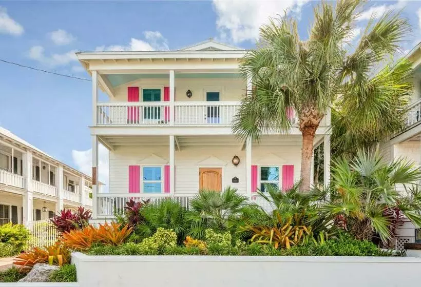 Southernmost View  Pool & Water Views