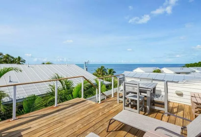 Southernmost View  Pool & Water Views