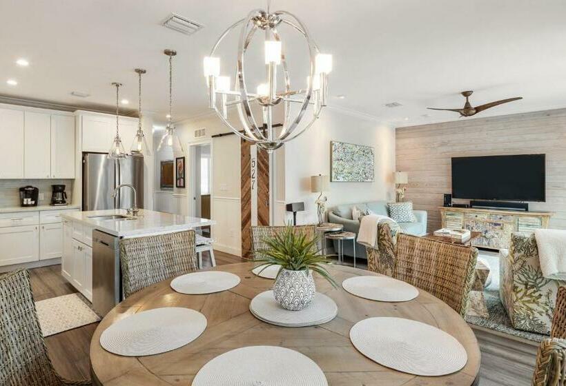 Southernmost View  Pool & Water Views