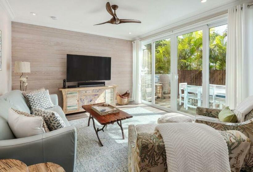 Southernmost View  Pool & Water Views