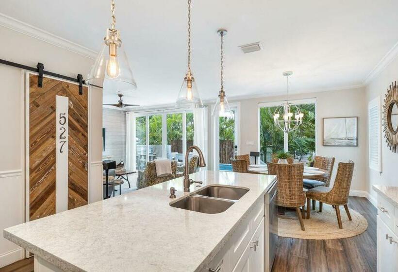 Southernmost View  Pool & Water Views