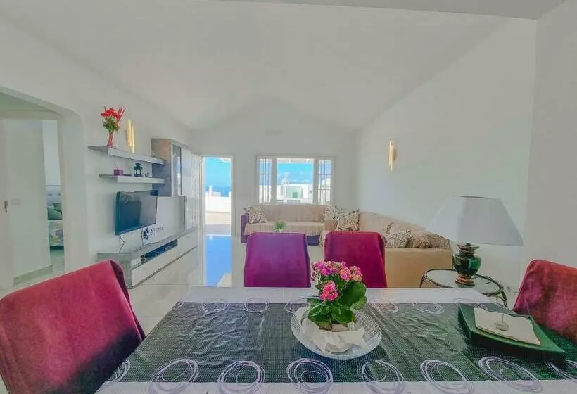 Bungalow Bellavista 13   3 Bed/2 Bath   1 Toilet   Communal Pool   Wifi