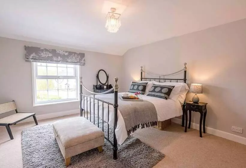 Coachman S Cottage, Wrentham