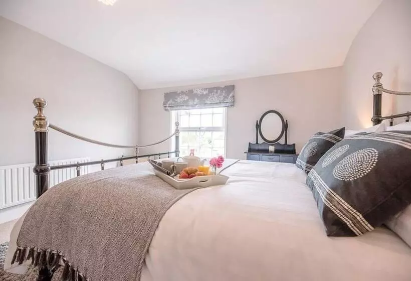 Coachman S Cottage, Wrentham