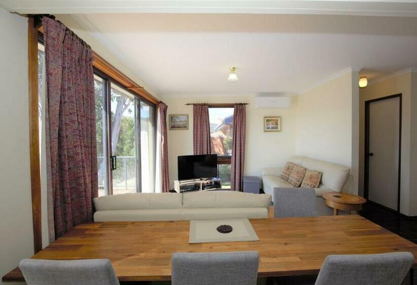 Lakeview 2 6 Townsend Street