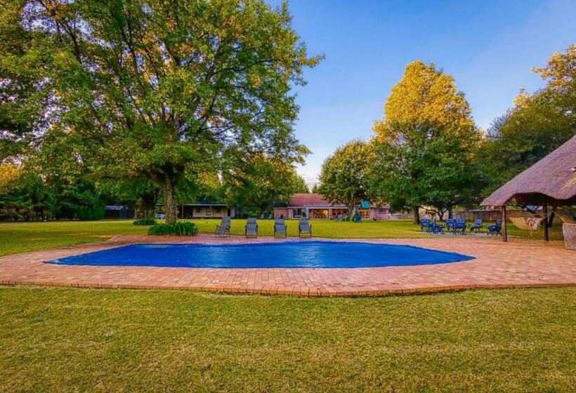 Riverside Rhapsody, Vaal River, Vanderbijlpark, 6 Adults And 4 Children