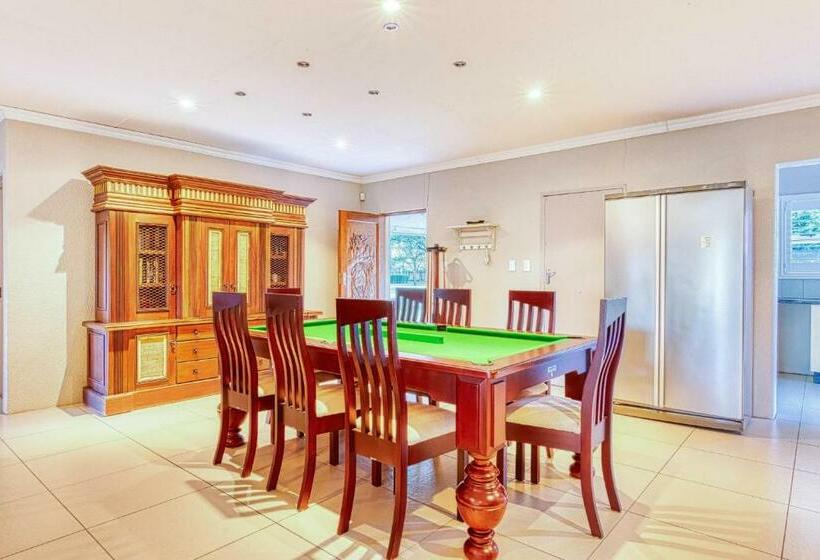 Riverside Rhapsody, Vaal River, Vanderbijlpark, 6 Adults And 4 Children