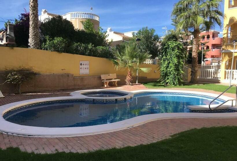 Top Floor Spacious Apartment With Roof Terrace