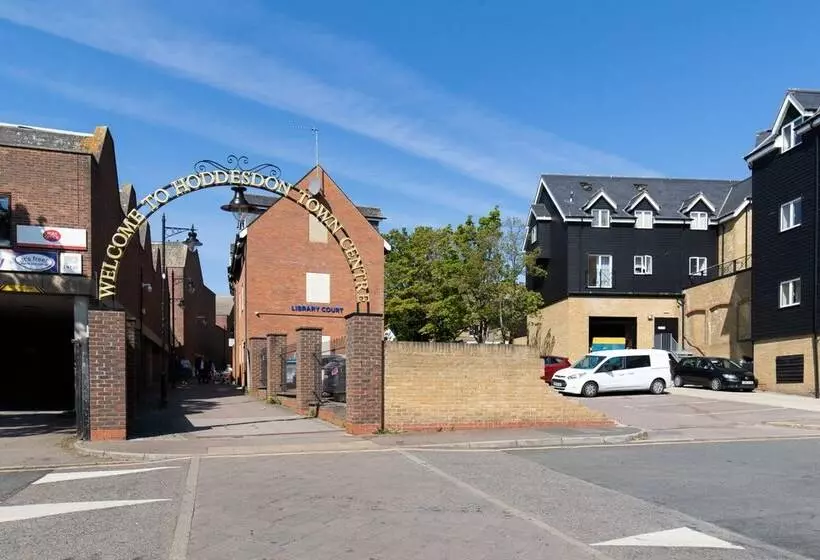 Velvet 2 Bedroom Apartment, Brewery Road, Hoddesdon