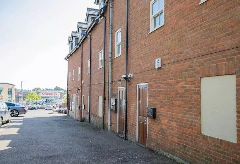 Velvet 2 Bedroom Apartment, Brewery Road, Hoddesdon