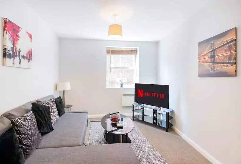 Velvet 2 Bedroom Apartment, Brewery Road, Hoddesdon